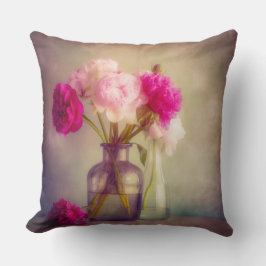 Vintages Peony Bouquet in Glass Vases Kissen