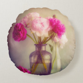 Vintages Peony Bouquet in Glass Vases Rundes Kissen