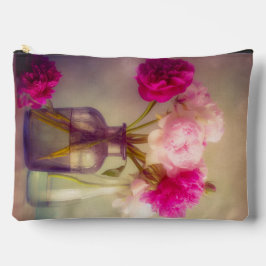 Vintages Peony Bouquet in Glass Vases Zubehörtasche