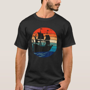 Vintages Piratenschiff Retro Schiffskapitän Sa T-Shirt