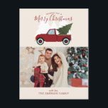 Vintages Red Truck Weihnachts-Foto Feiertagspostkarte<br><div class="desc">Whimsikale Illustration eines alten Mode roten LKW mit einem Weihnachtsbaum. Personalisieren Sie dieses Design mit Ihrem bevorzugten Foto und einer benutzerdefinierten Nachricht.</div>