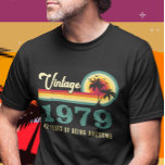Vintages Reto Gebärmutterhalsalter T-Shirt<br><div class="desc">Sie können den Stil dieses Shirts ändern, indem Sie Mehr > unter der Option Stil auswählen. Es kann personalisiert sein, in dem Bereich bereitstellen oder anpassen, indem Sie den Klick, um weitere Option anpassen und den Namen, Initialen oder Wörter ändern. Sie können auch die Textfarbe und den Textstil ändern oder...</div>