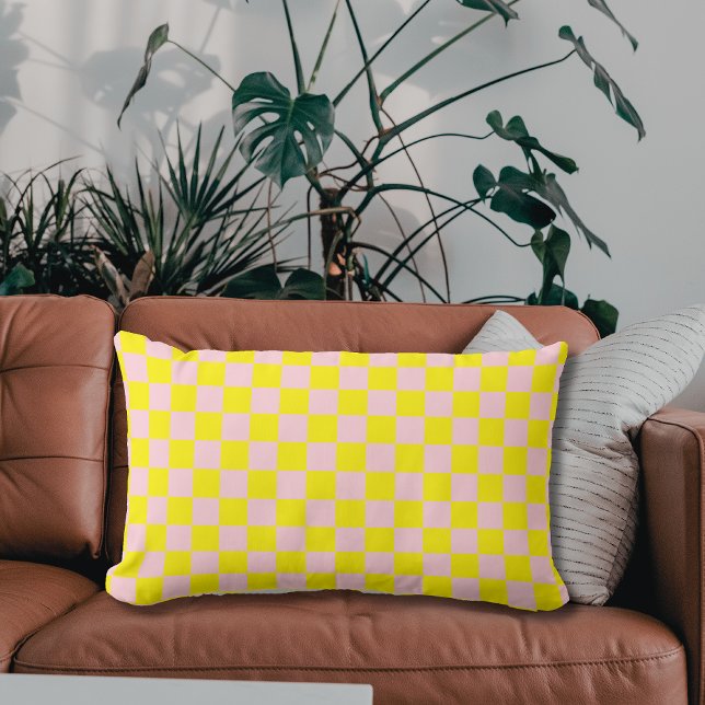 Vintages, rosa Gelb kariertes Karton Lendenkissen (Von Creator hochgeladen)