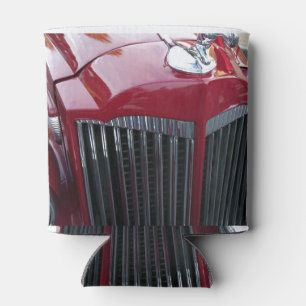 Vintages rotes Auto mit Chromhaube Dosenkühler
