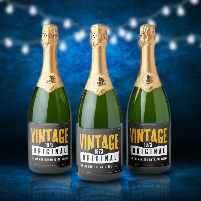 Vintages Schwarzes Leder Geburtsjahr (Vintage Original Black Leather Birth Year Sparkling Wine Labels Cover Photo.)