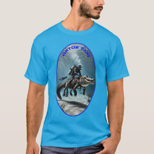 Vintages SCUBA Diving Diver Riding an Alligator UR T-Shirt