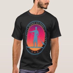 Vintages SUP-Retro-Set mit aufgestelltem Paddelbre T-Shirt