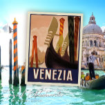 Vintages Venedig Italien Reisen Postkarte<br><div class="desc">Mit unserer exquisiten Postkarte, die von Mylini Design sorgfältig erstellt wurde, bringen Sie sich oder ein geliebter Gast in die verträumte Stadt Venedig. Diese Postkarte vereint Venedigs faszinierenden Charme mit seinem Labyrinth an Kanälen, lebhaften Zuhause und atemberaubender historischer Architektur. Es ist mehr als nur eine Postkarte; es ist ein Kunstwerk,...</div>