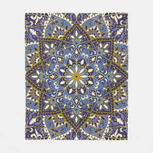 Vintages verziertes Muster mit Blumenelementen. Or Fleecedecke