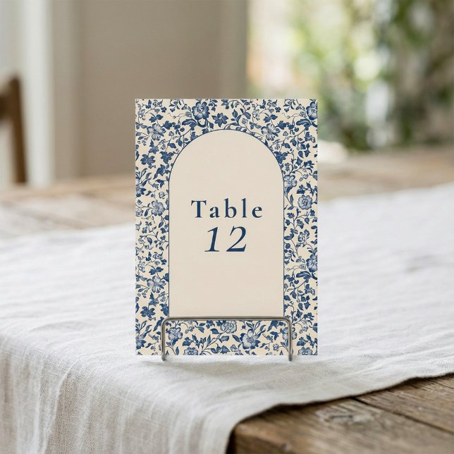 Vintages, vielschichtiges Sitzdiagramm Einladung (Vintage intricate floral arch table seating chart invitation.)