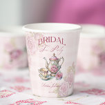 Vintages Viktorianisches rosa Roses Brauttee Party Pappbecher<br><div class="desc">Vintage Viktorianische rosa Rosen Bridal Tee Party Papiertücher Tee Party Brautparty mit Monogramm Papiertücher Vorlage,  elegante Vintage Viktorianische Teekanne und Tee Becher weich rosa gürtel Brautparty personalisiert Partys Party Einladung Tassen Tee Party Brautparty Geschirr Tee Party Geschirr Tee  liefert Zubehör</div>