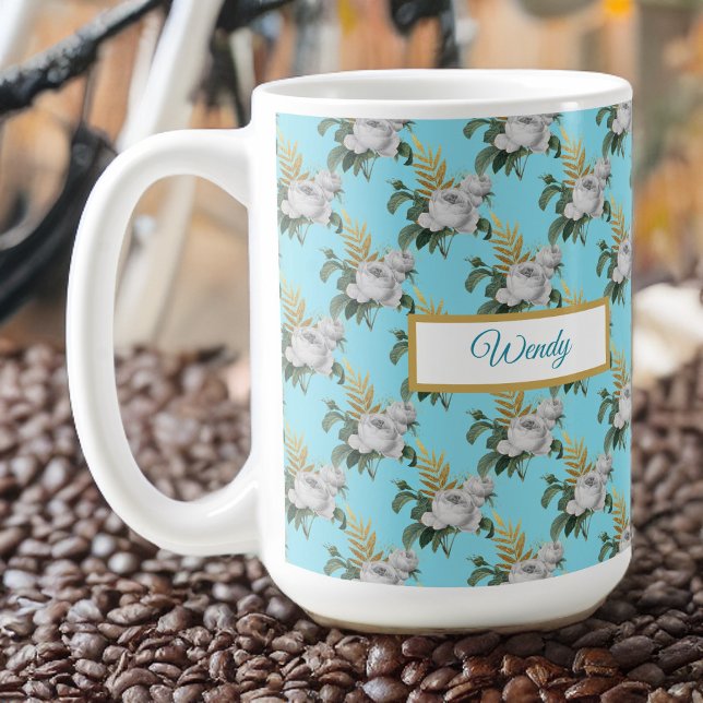 Vintages Weißrosenmuster auf Aqua Monogram Kaffeetasse (Von Creator hochgeladen)