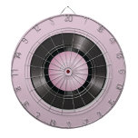 Vinyl Record Dartscheibe<br><div class="desc">Ein kreisförmiges Dartboard,  das an eine Schallplatte erinnert und ein schwarzes Zentrum mit einem rosa Spiralmuster aufweist,  das nach außen abstrahlt.</div>