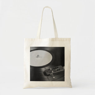 Vinyl-Schallplatte auf einem Plattenspieler Überbl Tragetasche