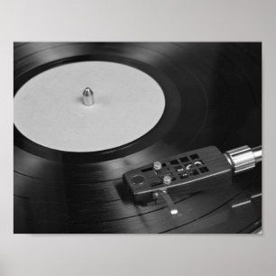 Vinyl-Schallplattenspiel auf einer Turntable Poster