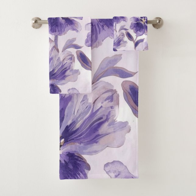 Violet Blooms Watercolor Purple Flowers Painted Badhandtuch Set (Insitu)