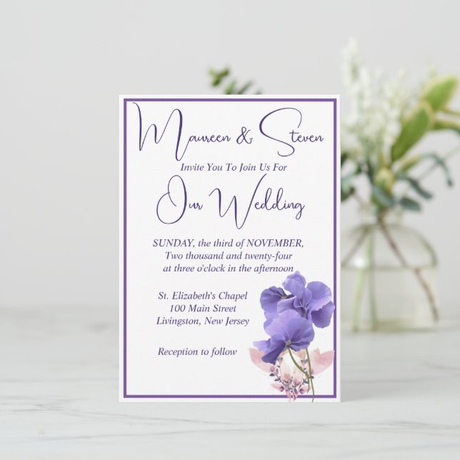 Violet Blume Elegante White Wedding Einladung (Stehend Vorderseite)