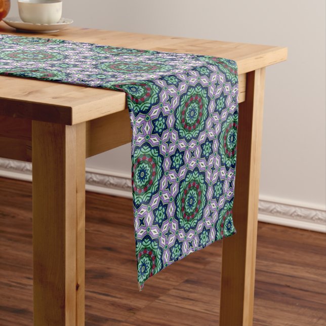 Violet Jewel Tile Pattern Mittelgroßer Tischläufer (Beispiel)