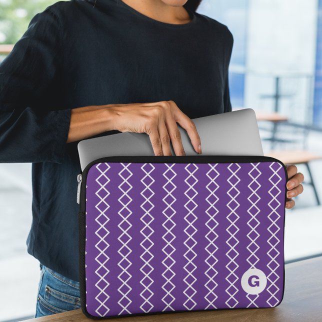 Violet Lila Monogram Geometric Laptop Sleeve (Von Creator hochgeladen)