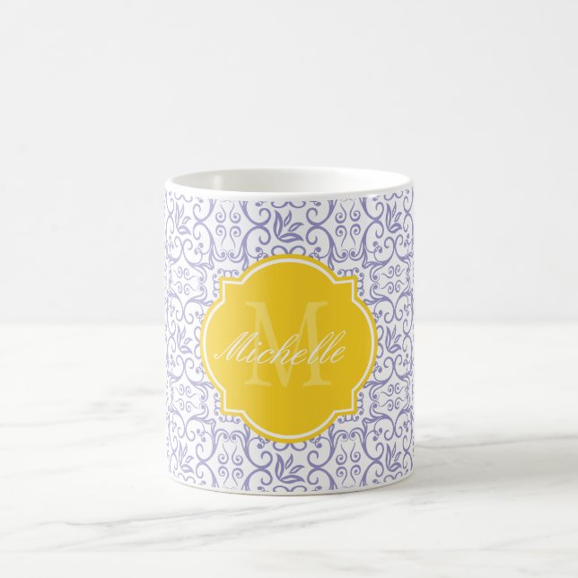 Violet Tulip Damask Monogramm Tasse (Mittel)