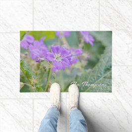 Violett Geranium Wildblume Foto mit Familienname Fußmatte