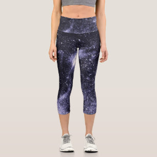 Violett lila abstrakte Galaxie Capri Leggings