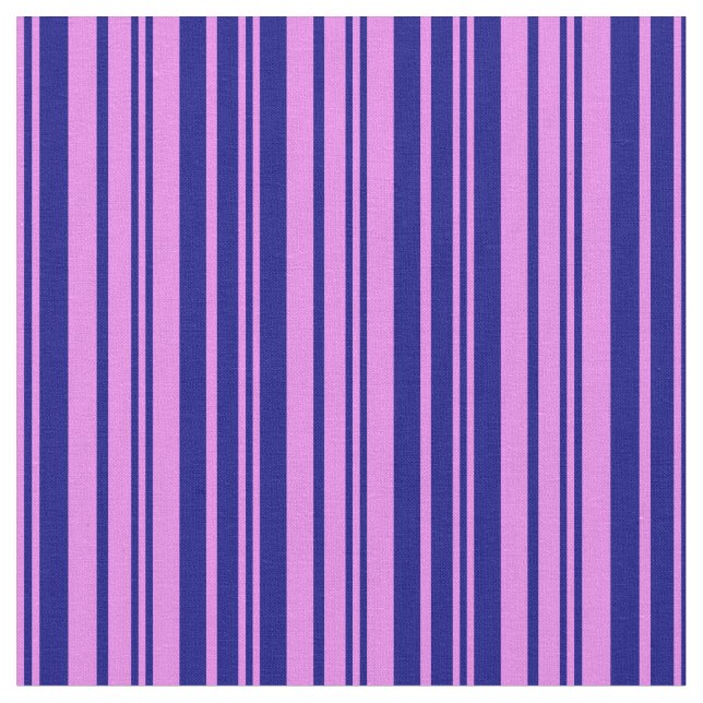 Violett und blau gefärbtes, gestreiftes Muster Stoff (Nahaufnahme)