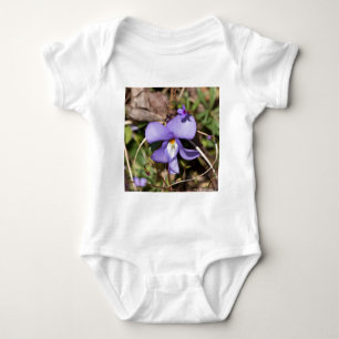 Violett von Vögeln mit Blüten Baby Strampler
