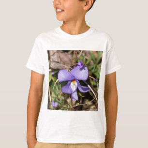 Violett von Vögeln mit Blüten T-Shirt
