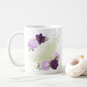 violette blühende grüne Blätter Kaffeetasse
