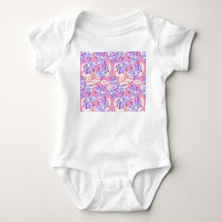 Violette Blumen: Aquarellfarbene Blumendekoration. Baby Strampler
