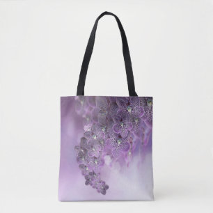 Violette lila blühende Orchideenblumen