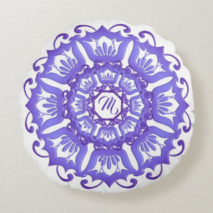 Violette mit BlumenMandala. Monogramm Rundes Kissen