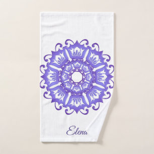 Violette mit BlumenMandala. Name Badhandtuch Set