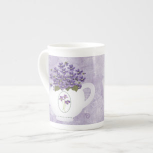 Violetten in der Teapot-China Tasse