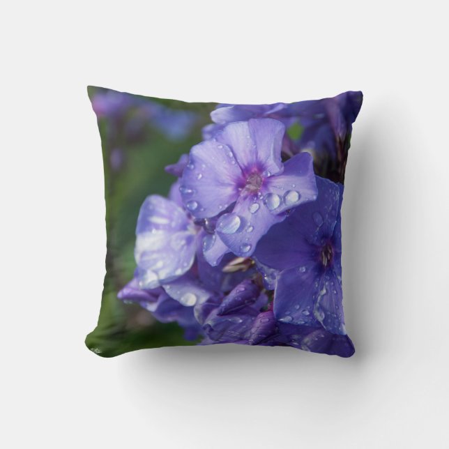 Violetter Blumenkissen mit dem Tau des Morgens Kissen (Vorderseite)