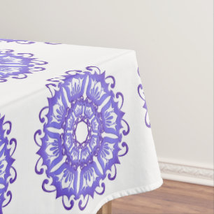 Violetter Mit Blumenmandala. Tischdecke