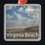 Virginia Beach VA Virginia Coast Silbernes Ornament<br><div class="desc">Virginia Beach VA Virginia Küste mit seinen typischen Sandstränden und blauen Himmel.</div>