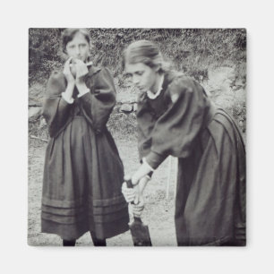 Virginia und Vanessa Stephen, in St. Ives, 1894 Magnet