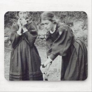 Virginia und Vanessa Stephen, in St. Ives, 1894 Mousepad