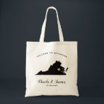 Virginia Wedding Welcome Bag für Hotelgäste Tragetasche<br><div class="desc">Hochzeitswochenende Begrüßungsgeschenk-Tasche für Gäste aus der Stadt zu Ihrer Hochzeit,  mit Bild von Virginia. Fülle die Tasche mit deinen Lieblingsgoodies. Klicken Sie auf "Weiter anpassen",  um das Herz an den Veranstaltungsort zu verschieben.</div>