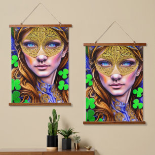 Viridische Frau am St. Patrick's Day Artwork Wandteppich Mit Holzrahmen