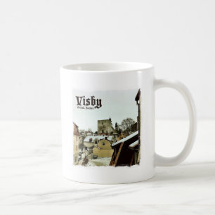 Visby, Dachspitzen Gotland, Schweden mit heller Kaffeetasse
