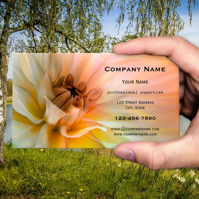Visitenkarte für künstlerische Blume (Business card featuring a gorgeous flower in peach and green)