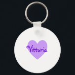 Vittoria im Lila Schlüsselanhänger<br><div class="desc">Hübsches lila Herzdesign für Vittoria. Ein niedliches Geschenk für Mädchen.</div>