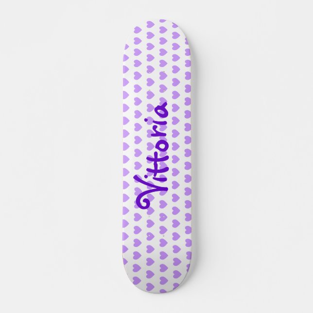 Vittoria im Lila Skateboard (Vorne)
