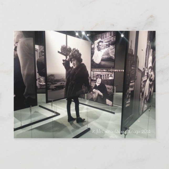 Vivian Maier Ausstellung Foto von K. McCrobie-Quin Postkarte (Vorderseite)