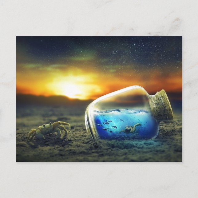 Vivid Sunset Beach Crab/Sea Life in Flasche Surrea Postkarte (Vorderseite)