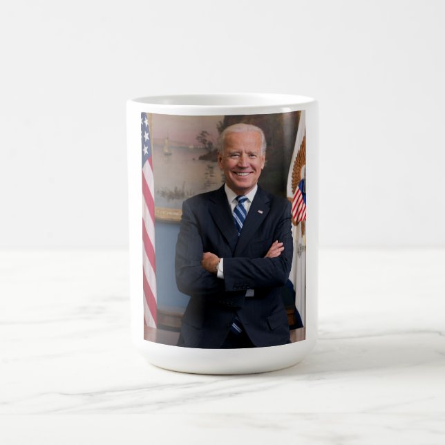 Vizepräsident Joe Biden während der Präsidentschaf Verwandlungstasse (Zentrum)