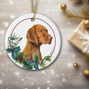 Vizsla Dog Evergreen Berry Wreath Keramik Ornament